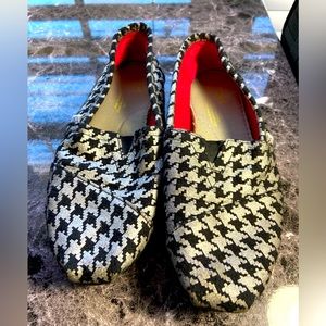 Women’s Tom’s Black and Silver Herringbone 8M